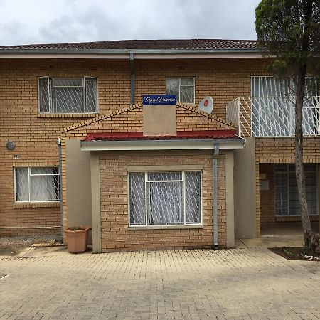 Tropical Paradise Guest House Mbombela Exterior photo